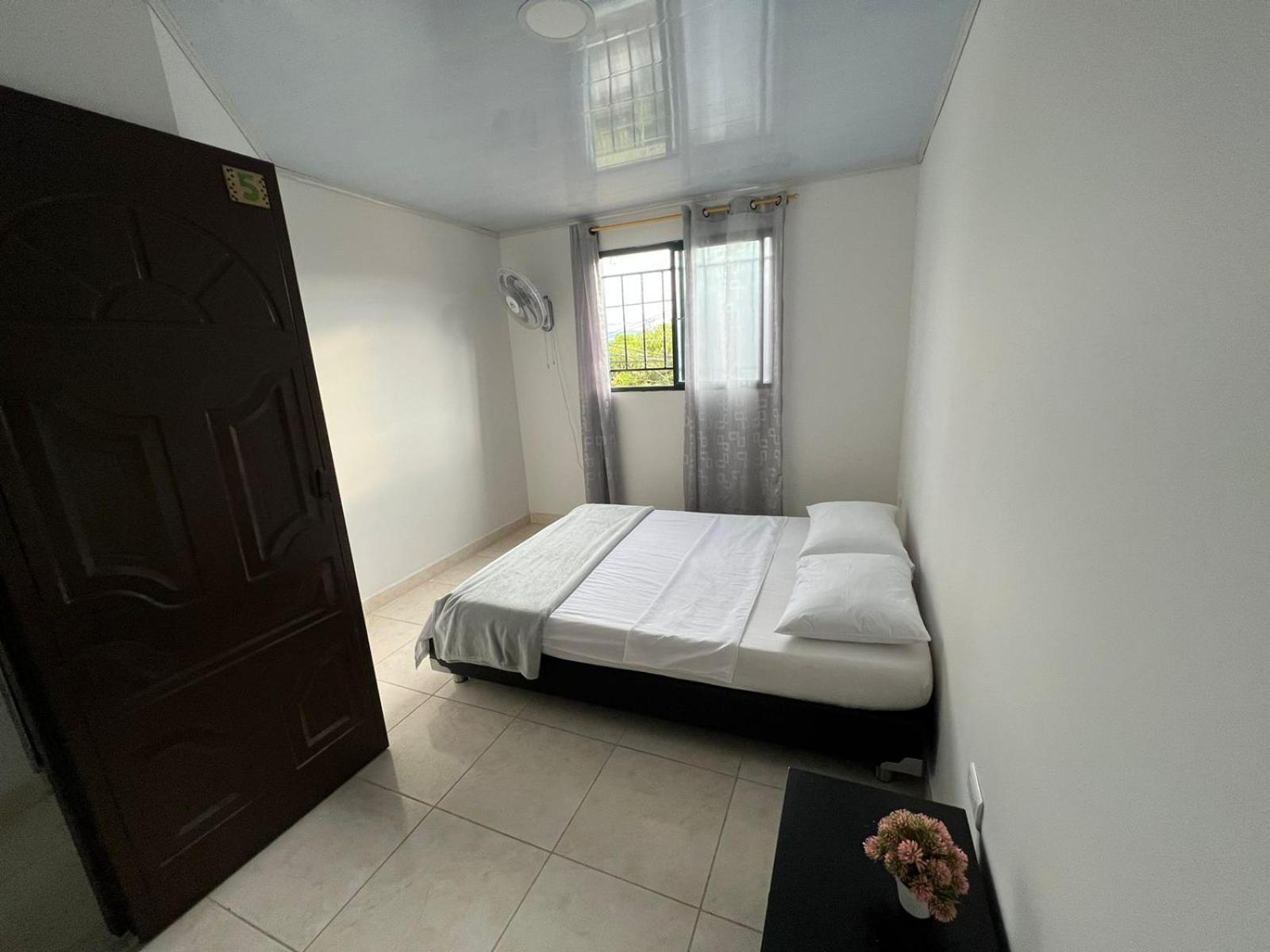 Los Nonos Hostel Guadalupe الغرفة الصورة